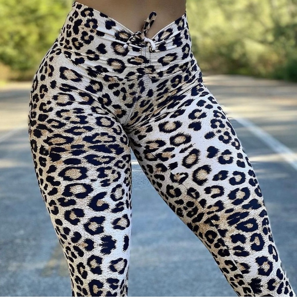 BRAZILIAN SCRUNCH BUTT CHEETAH LEGGINGS ONE SIZE